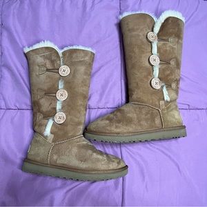 UGG Woman’s Bailey Button Triplet II Chestnut 7